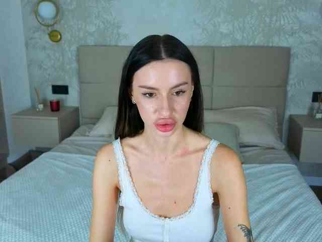 SnowWhiteee webcam