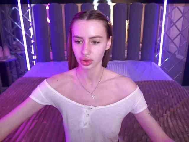 SnowWhiteee webcam