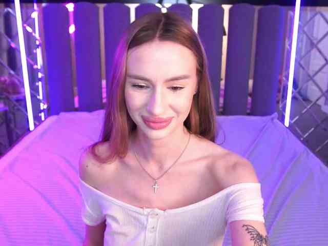 SnowWhiteee webcam