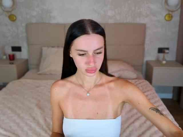 SnowWhiteee webcam