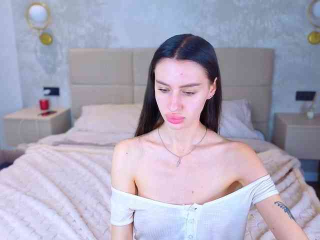 SnowWhiteee webcam