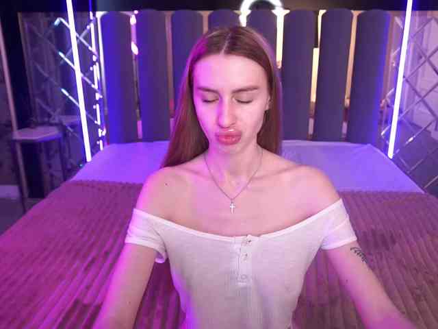 SnowWhiteee webcam