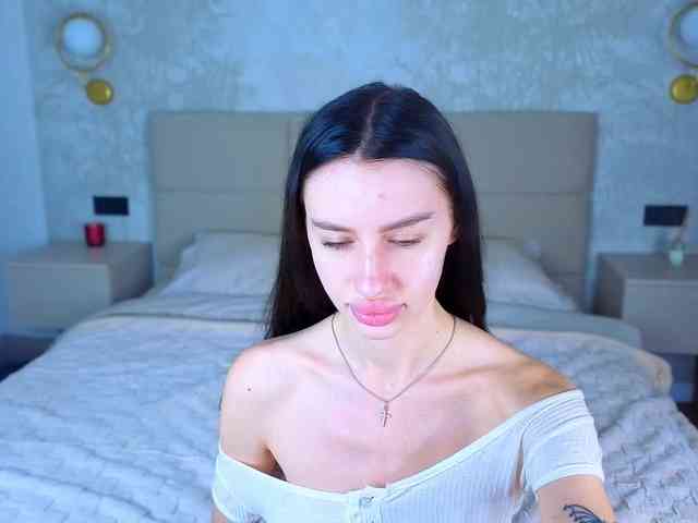 SnowWhiteee webcam