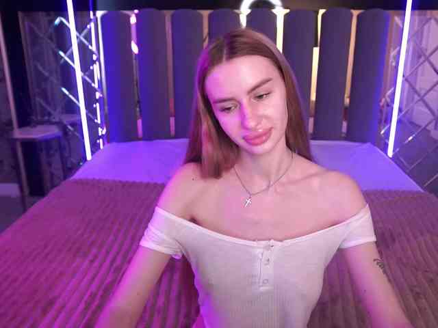 SnowWhiteee webcam