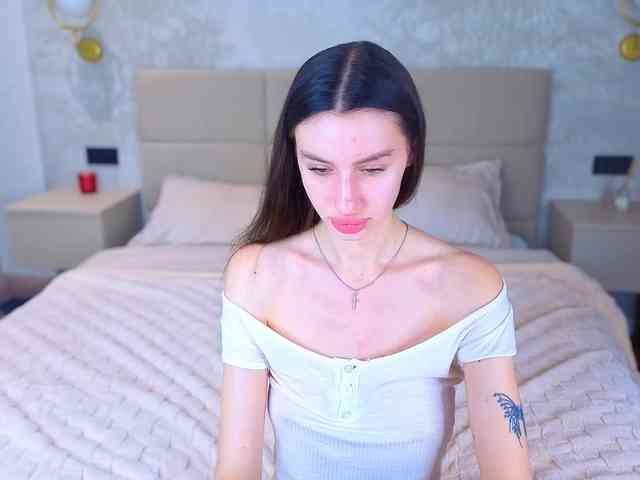 SnowWhiteee webcam