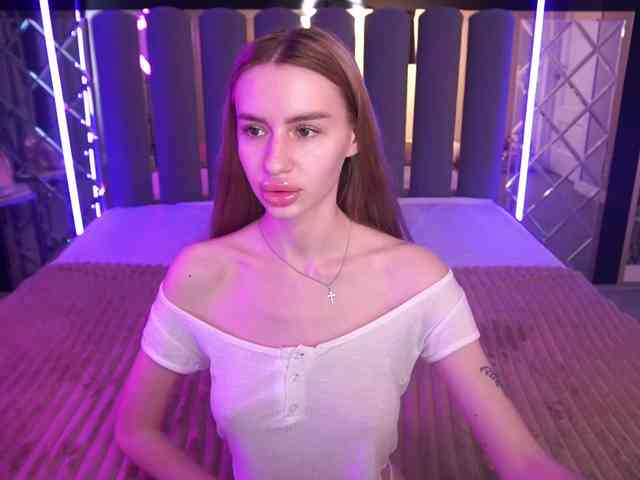 SnowWhiteee webcam