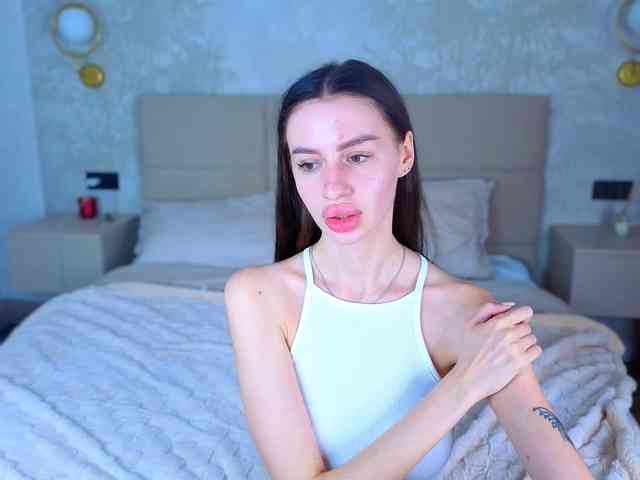 SnowWhiteee webcam