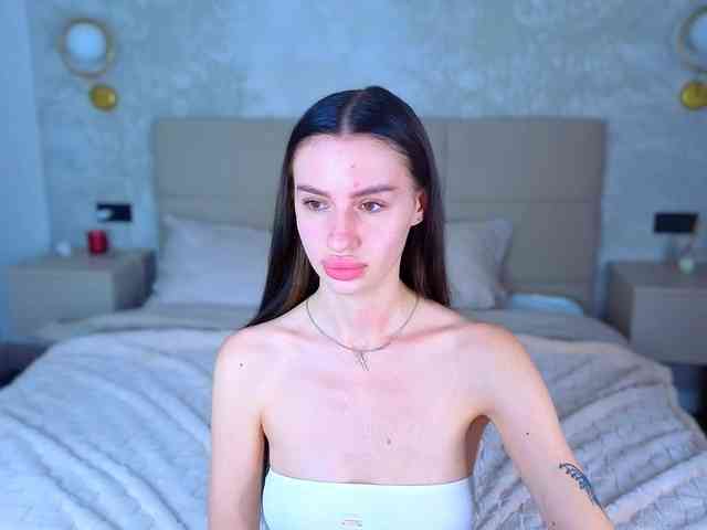 SnowWhiteee webcam