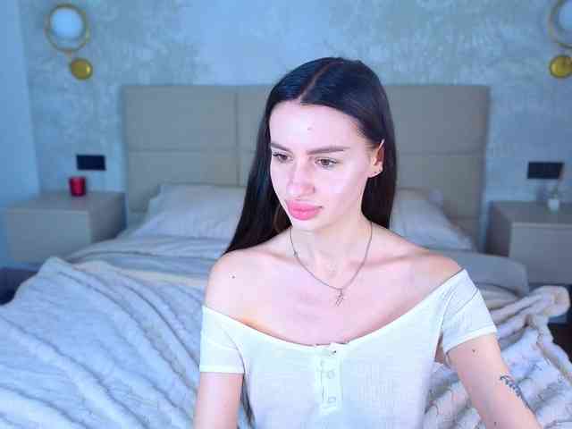 SnowWhiteee webcam