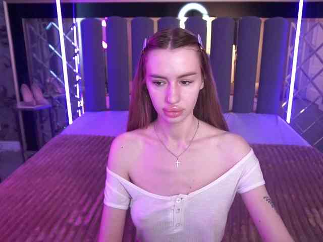 SnowWhiteee webcam