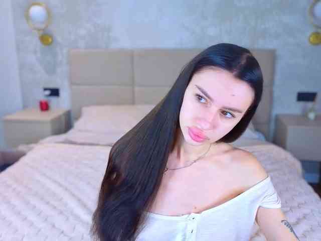 SnowWhiteee webcam