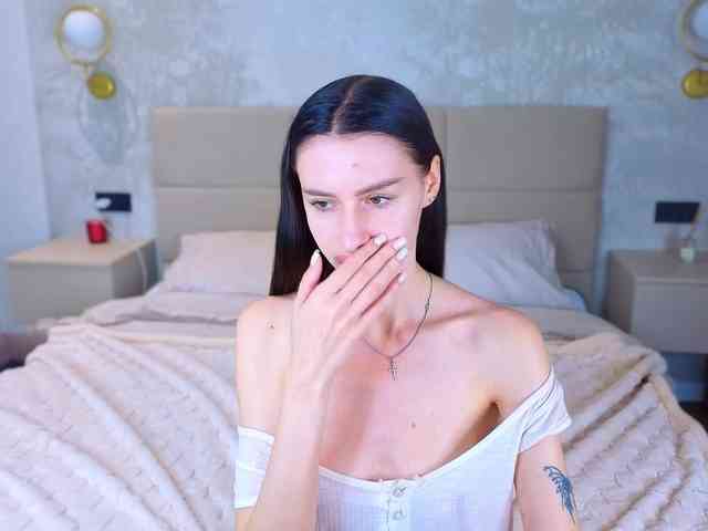 SnowWhiteee webcam
