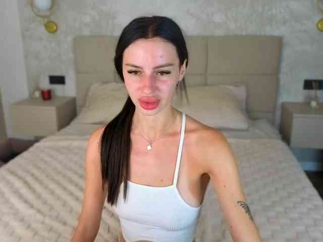 SnowWhiteee webcam