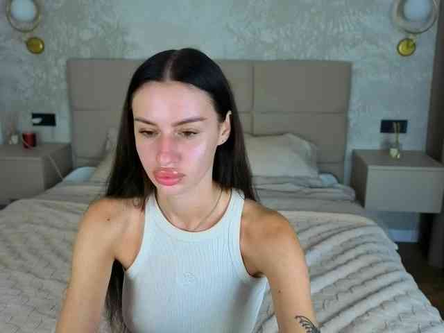 SnowWhiteee webcam