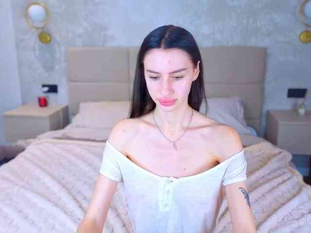 SnowWhiteee webcam