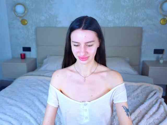 SnowWhiteee webcam