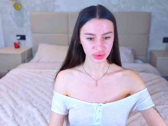 SnowWhiteee webcam
