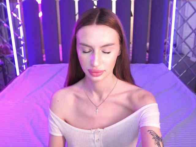 SnowWhiteee webcam