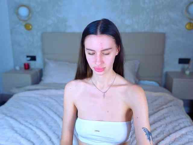 SnowWhiteee webcam