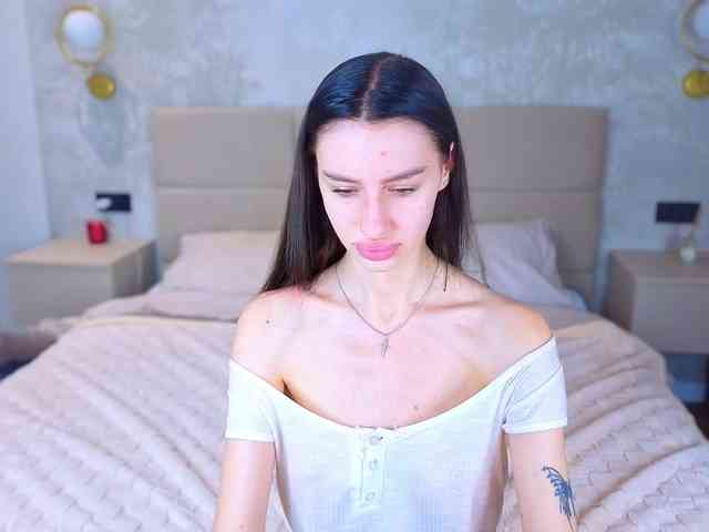 SnowWhiteee webcam