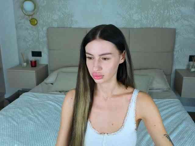 SnowWhiteee webcam