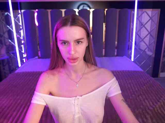 SnowWhiteee webcam