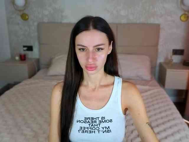 SnowWhiteee webcam