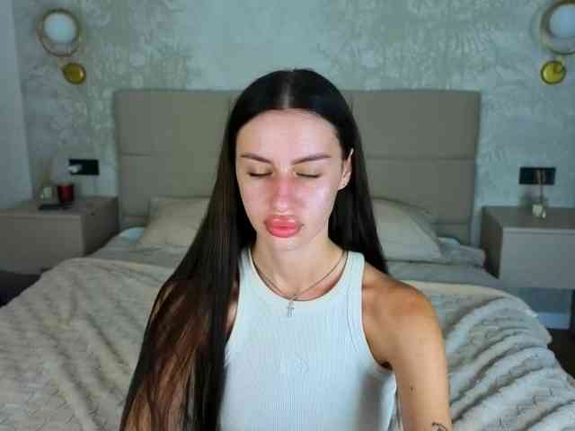 SnowWhiteee webcam