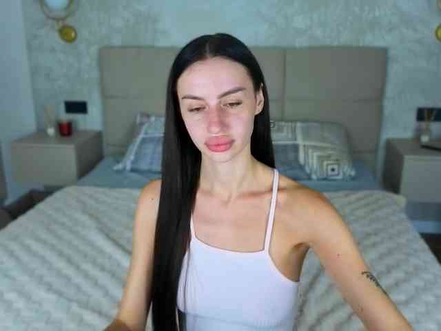 SnowWhiteee webcam