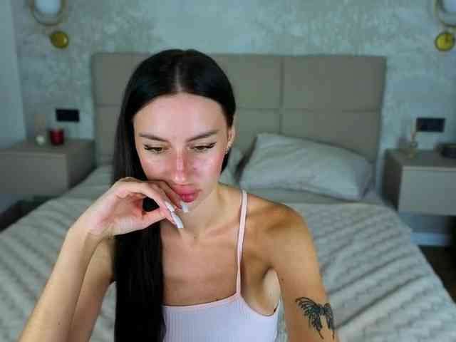 SnowWhiteee webcam