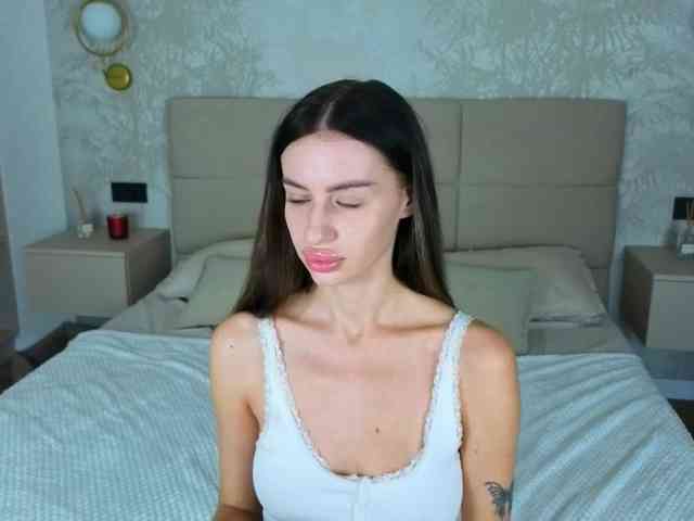 SnowWhiteee webcam