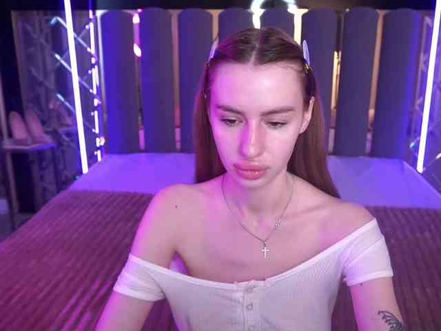 SnowWhiteee webcam