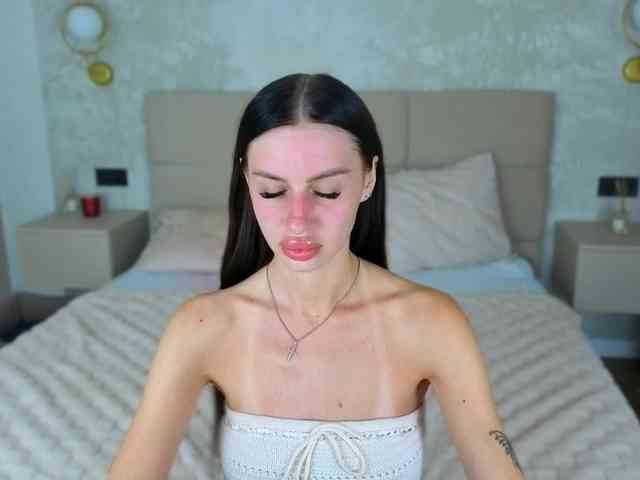 SnowWhiteee webcam