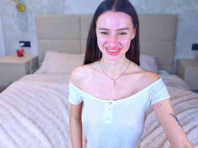 SnowWhiteee webcam