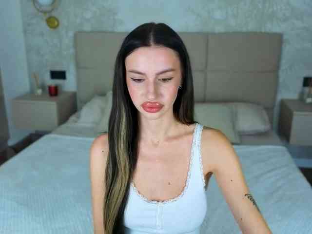 SnowWhiteee webcam