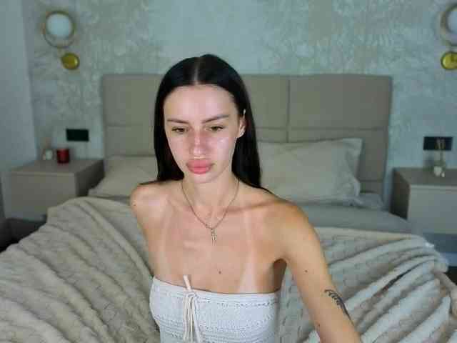 SnowWhiteee webcam
