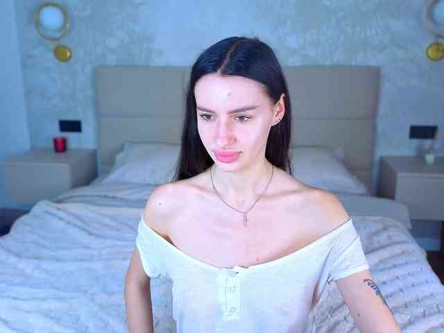 SnowWhiteee webcam
