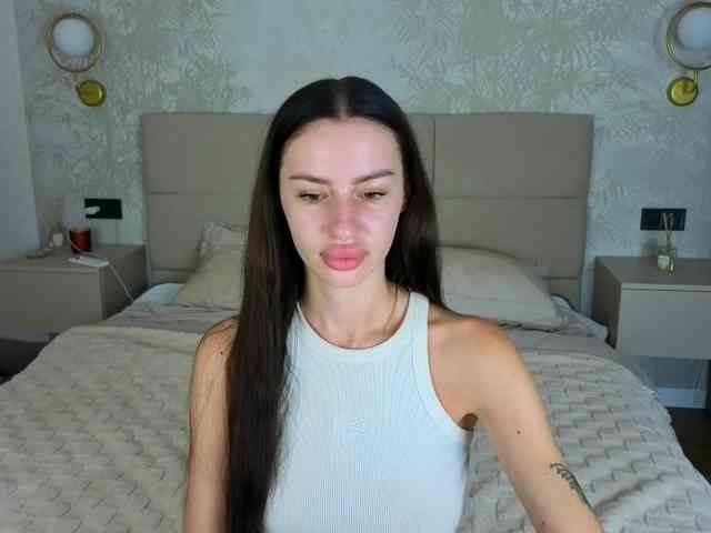 SnowWhiteee webcam