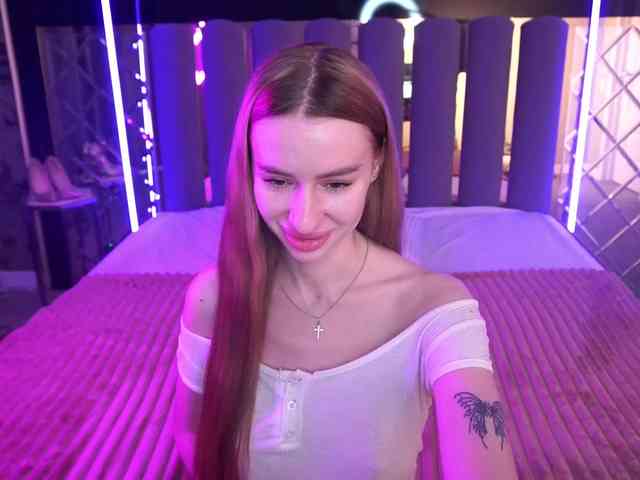 SnowWhiteee webcam