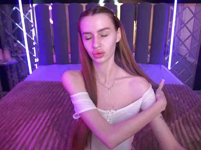このモデルは現在ライブ中です。 SnowWhiteee