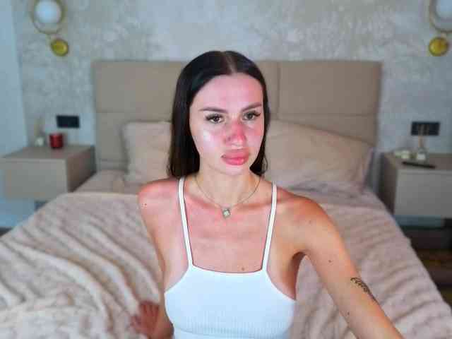 SnowWhiteee webcam