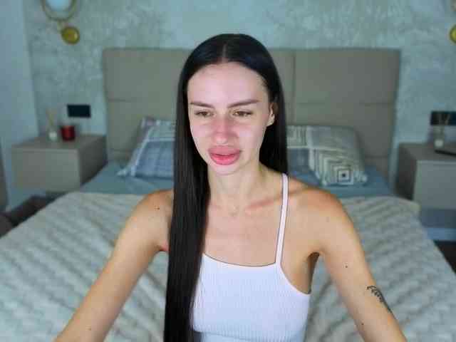 SnowWhiteee webcam