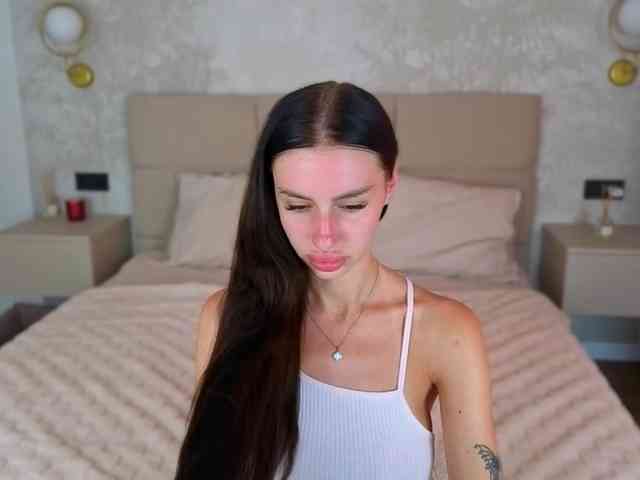 SnowWhiteee webcam