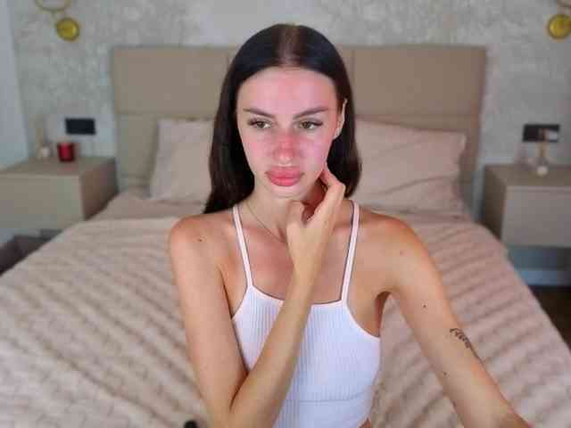 SnowWhiteee webcam