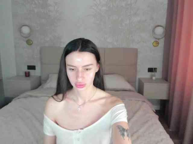 SnowWhiteee webcam