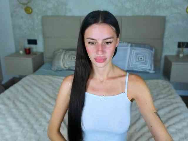 SnowWhiteee webcam