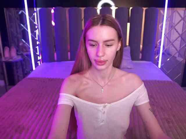 SnowWhiteee webcam