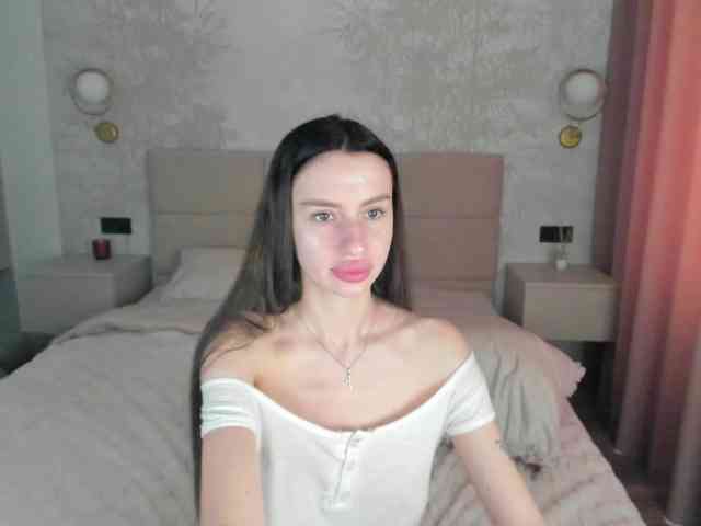 SnowWhiteee webcam