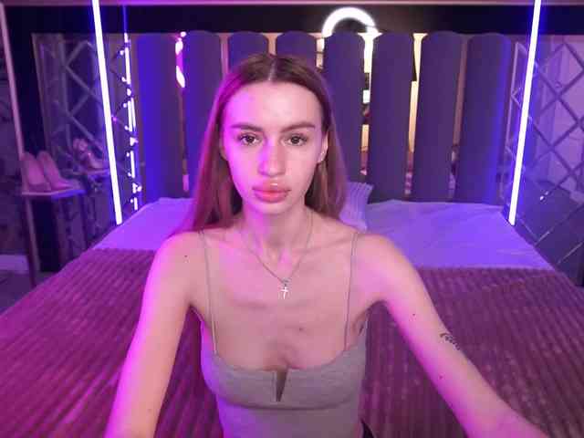 SnowWhiteee webcam