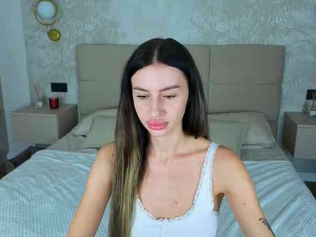 SnowWhiteee webcam